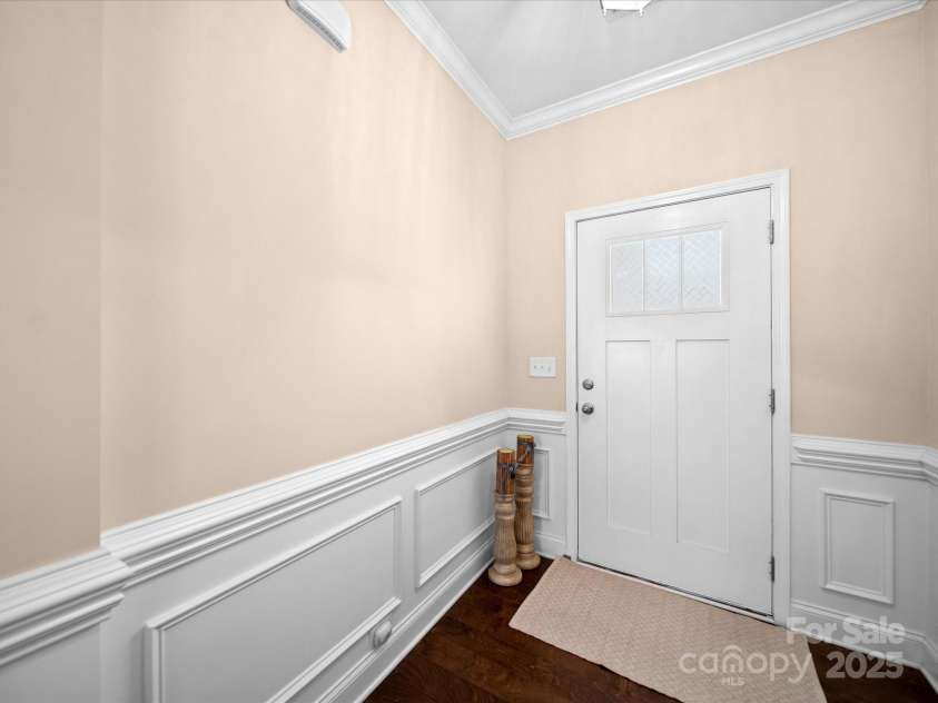 5062 Gribble Lane, Lancaster, SC 29720.  MLS# CAR4258008, YatesRealty ID 20565. Entry Way