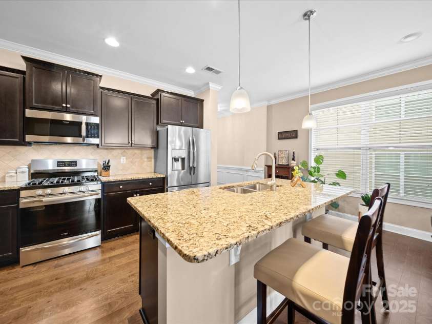 5062 Gribble Lane, Lancaster, SC 29720.  MLS# CAR4258008, YatesRealty ID 20565. Kitchen Island