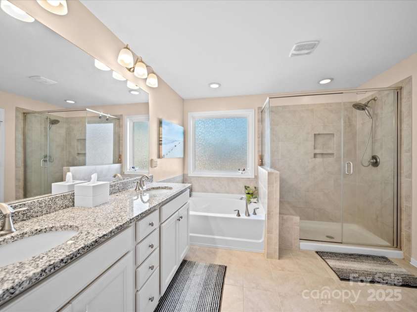 5062 Gribble Lane, Lancaster, SC 29720.  MLS# CAR4258008, YatesRealty ID 20565. Owner's Bath