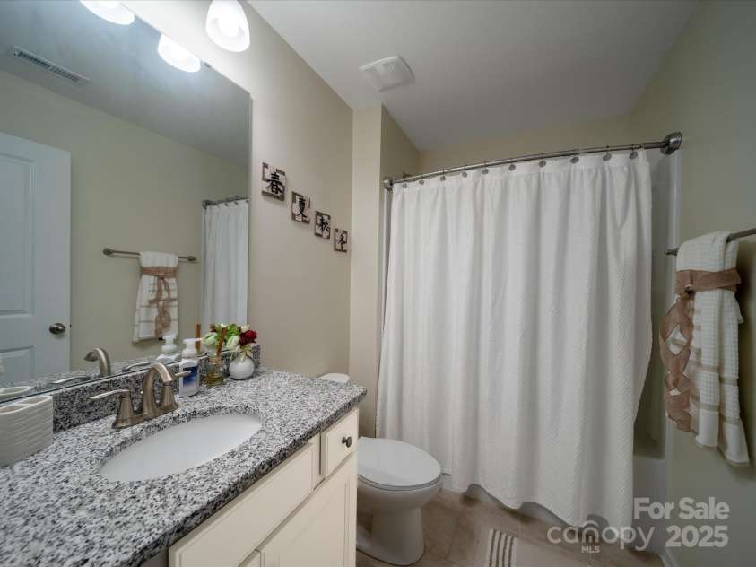 5062 Gribble Lane, Lancaster, SC 29720.  MLS# CAR4258008, YatesRealty ID 20565. Upstairs Full Bath