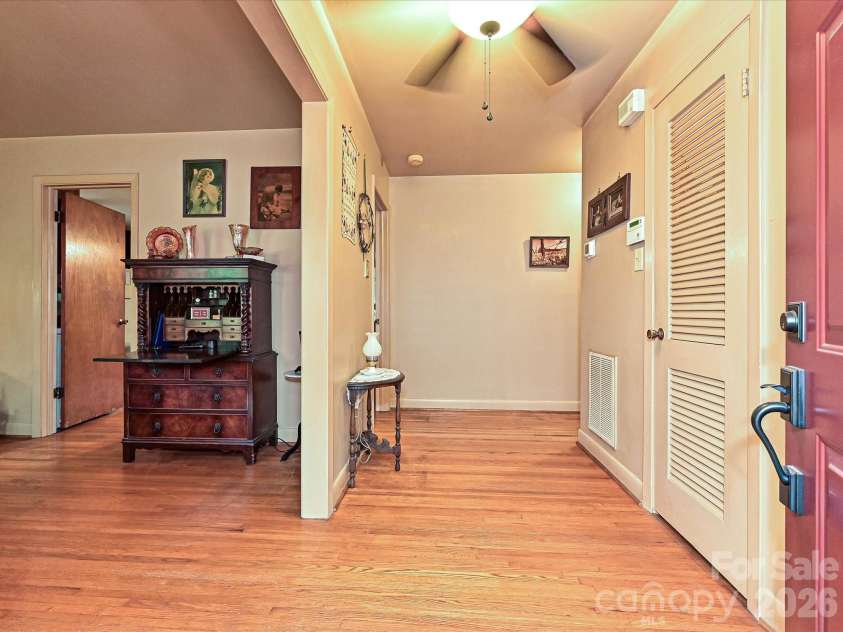 720 Aintree Road, Charlotte, NC 28215.  MLS# CAR4374797, YatesRealty ID 20565. 