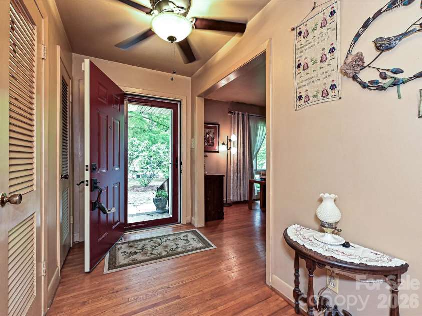 720 Aintree Road, Charlotte, NC 28215.  MLS# CAR4374797, YatesRealty ID 20565. 