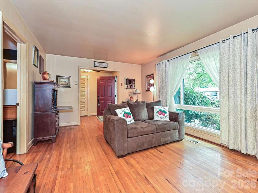 720 Aintree Road, Charlotte, NC 28215.  MLS# CAR4374797, YatesRealty ID 20565. 