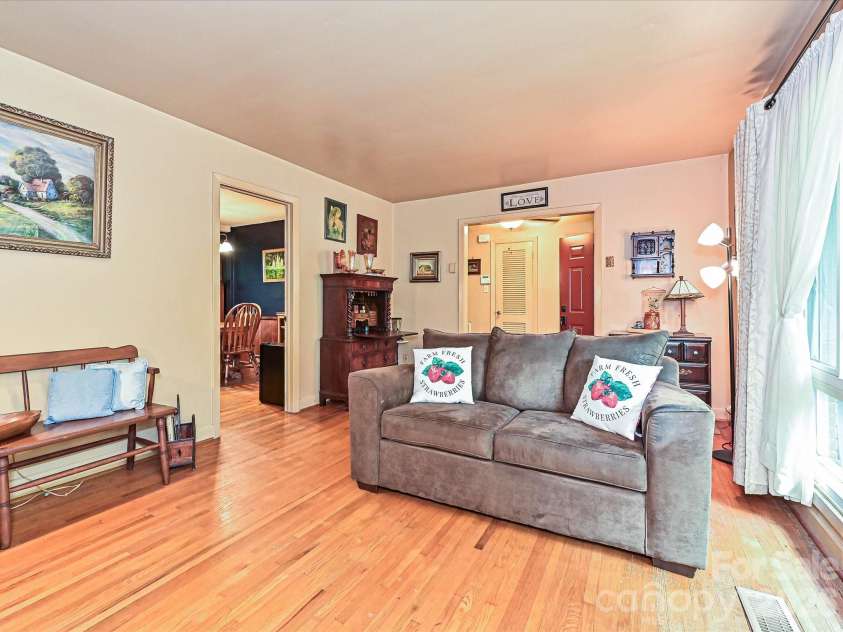 720 Aintree Road, Charlotte, NC 28215.  MLS# CAR4374797, YatesRealty ID 20565. 
