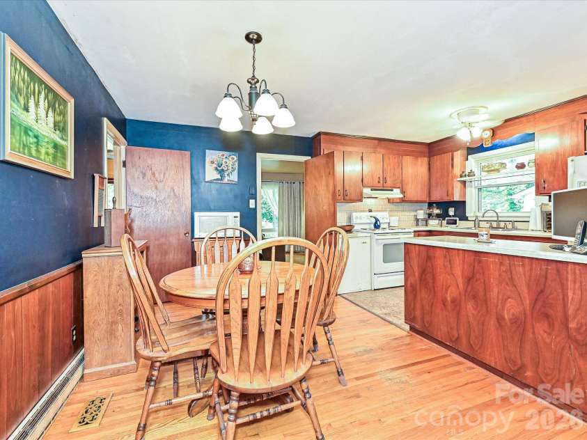 720 Aintree Road, Charlotte, NC 28215.  MLS# CAR4374797, YatesRealty ID 20565. 