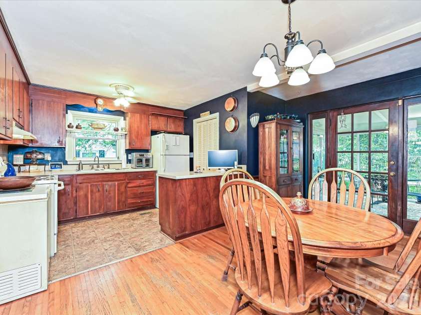720 Aintree Road, Charlotte, NC 28215.  MLS# CAR4374797, YatesRealty ID 20565. 
