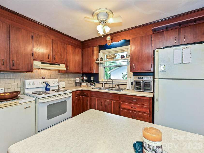 720 Aintree Road, Charlotte, NC 28215.  MLS# CAR4374797, YatesRealty ID 20565. 