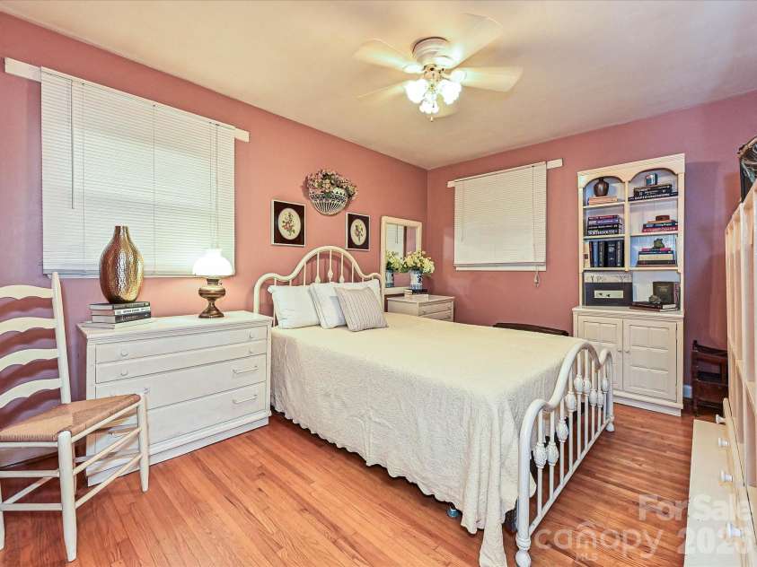 720 Aintree Road, Charlotte, NC 28215.  MLS# CAR4374797, YatesRealty ID 20565. 
