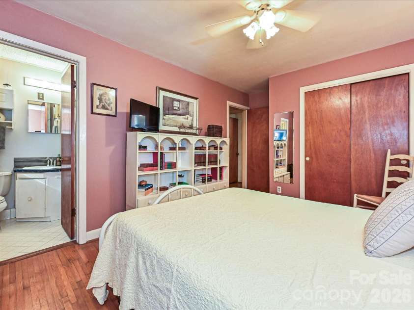 720 Aintree Road, Charlotte, NC 28215.  MLS# CAR4374797, YatesRealty ID 20565. 