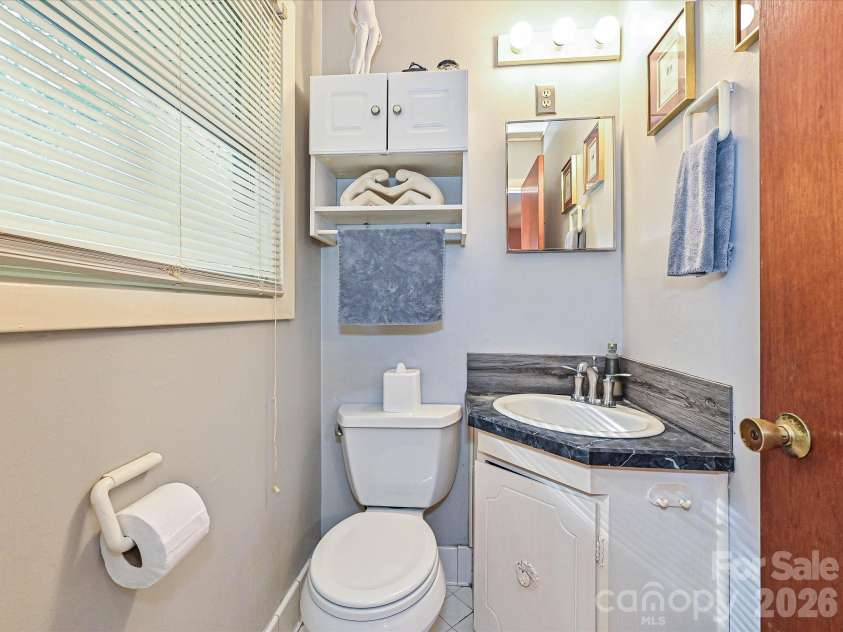 720 Aintree Road, Charlotte, NC 28215.  MLS# CAR4374797, YatesRealty ID 20565. 