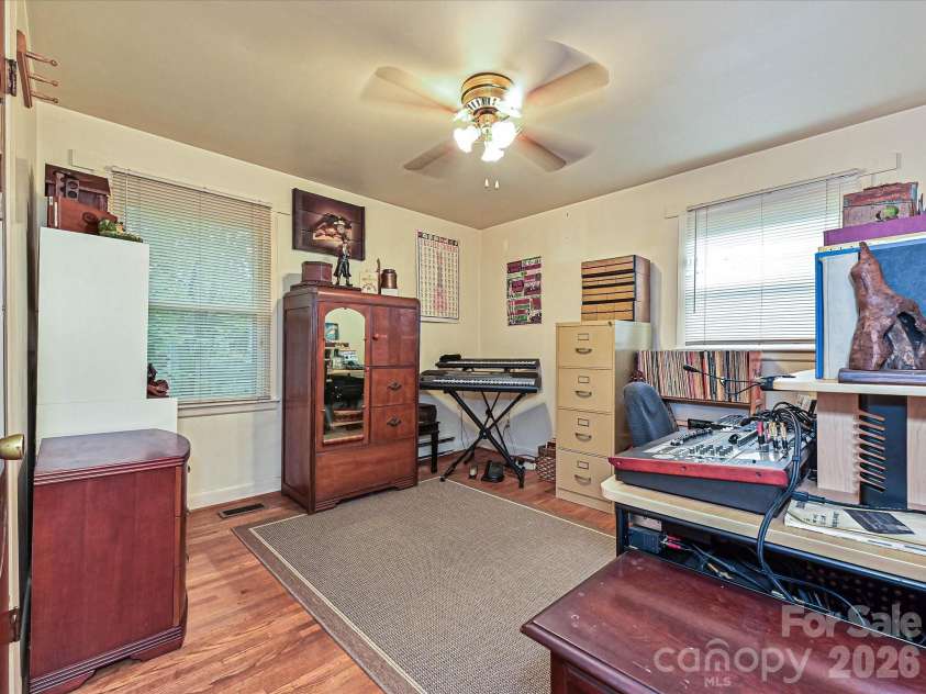 720 Aintree Road, Charlotte, NC 28215.  MLS# CAR4374797, YatesRealty ID 20565. 