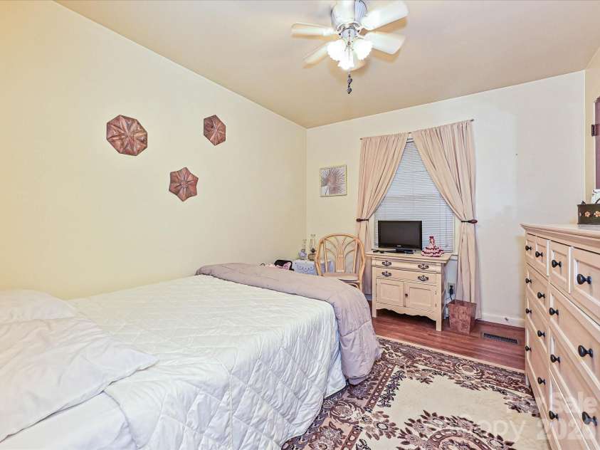 720 Aintree Road, Charlotte, NC 28215.  MLS# CAR4374797, YatesRealty ID 20565. 