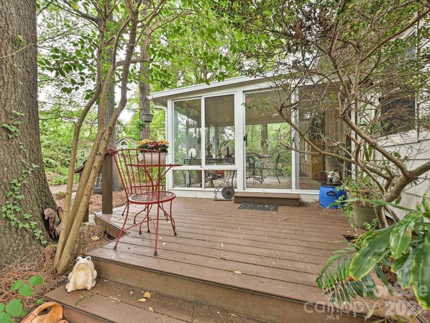720 Aintree Road, Charlotte, NC 28215.  MLS# CAR4374797, YatesRealty ID 20565. 