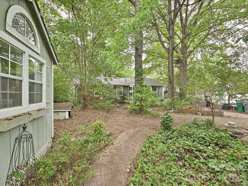 720 Aintree Road, Charlotte, NC 28215.  MLS# CAR4374797, YatesRealty ID 20565. 