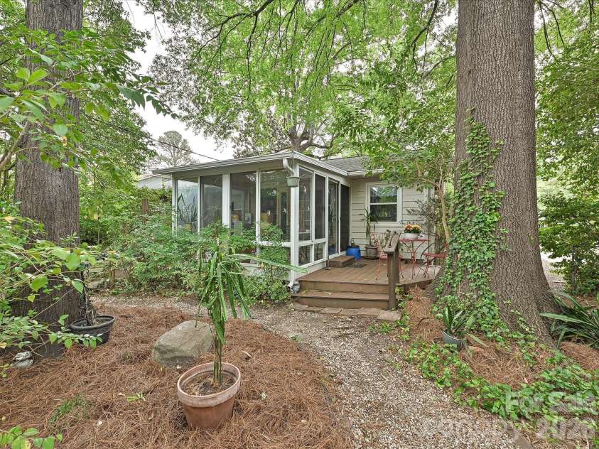720 Aintree Road, Charlotte, NC 28215.  MLS# CAR4374797, YatesRealty ID 20565. 