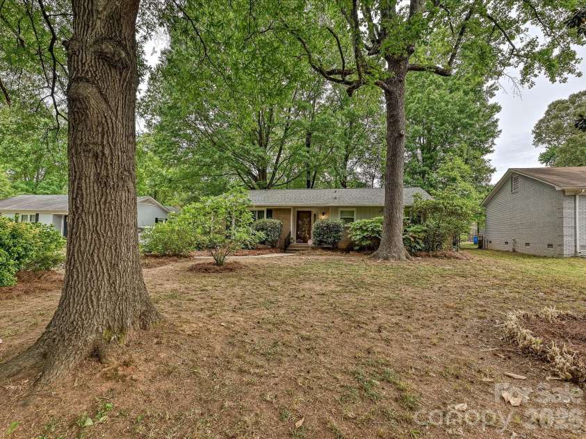 720 Aintree Road, Charlotte, NC 28215.  MLS# CAR4374797, YatesRealty ID 20565. 