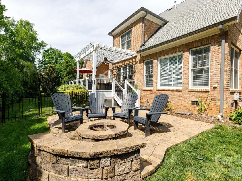 886 Hickory Stick Drive, Fort Mill, SC 29715.  MLS# CAR4377127, YatesRealty ID 20566. 