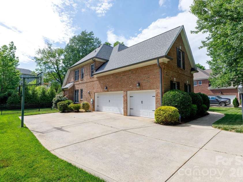 886 Hickory Stick Drive, Fort Mill, SC 29715.  MLS# CAR4377127, YatesRealty ID 20566. 