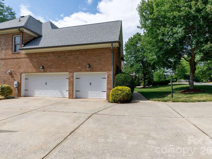 886 Hickory Stick Drive, Fort Mill, SC 29715.  MLS# CAR4377127, YatesRealty ID 20566. 