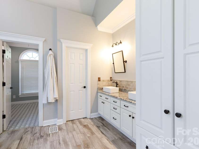 886 Hickory Stick Drive, Fort Mill, SC 29715.  MLS# CAR4377127, YatesRealty ID 20566. 