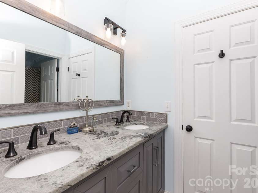 886 Hickory Stick Drive, Fort Mill, SC 29715.  MLS# CAR4377127, YatesRealty ID 20566. 