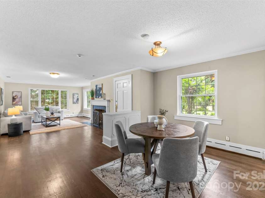 121 33rd Avenue, Hickory, NC 28601.  MLS# CAR4262622, YatesRealty ID 20567. 