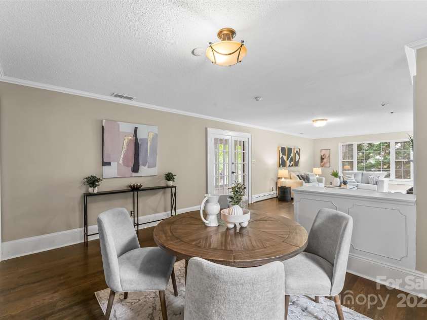 121 33rd Avenue, Hickory, NC 28601.  MLS# CAR4262622, YatesRealty ID 20567. 