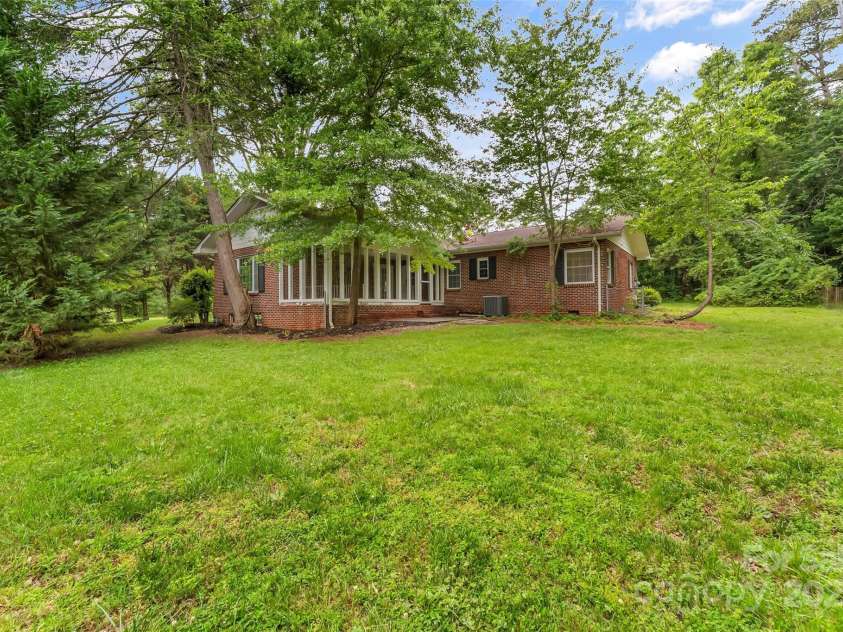 121 33rd Avenue, Hickory, NC 28601.  MLS# CAR4262622, YatesRealty ID 20567. 