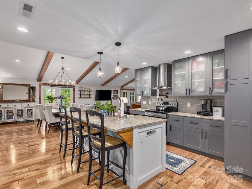 505 Scenic Circle, Waynesville, NC 28786.  MLS# CAR4270383, YatesRealty ID 20568. 