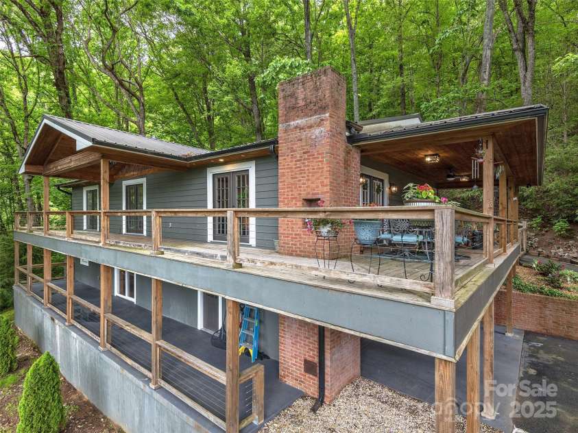 505 Scenic Circle, Waynesville, NC 28786.  MLS# CAR4270383, YatesRealty ID 20568. 