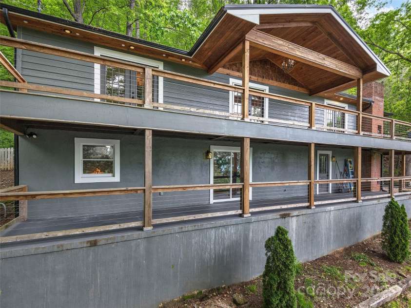 505 Scenic Circle, Waynesville, NC 28786.  MLS# CAR4270383, YatesRealty ID 20568. 