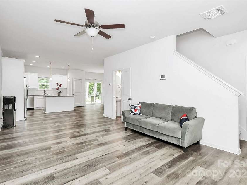 1218 Rosada Avenue, Charlotte, NC 28213.  MLS# CAR4260289, YatesRealty ID 20569. 