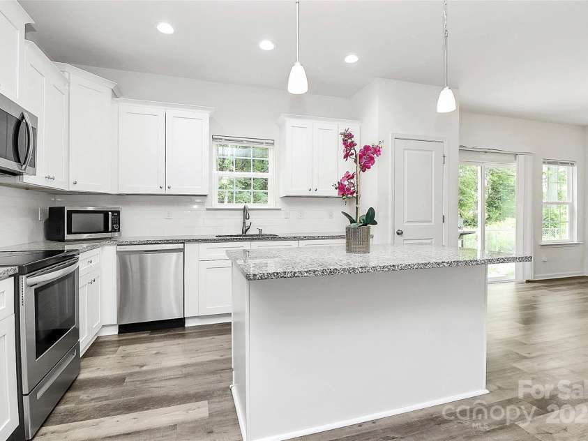 1218 Rosada Avenue, Charlotte, NC 28213.  MLS# CAR4260289, YatesRealty ID 20569. 