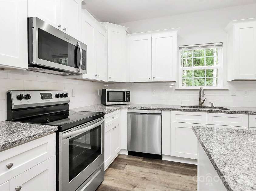 1218 Rosada Avenue, Charlotte, NC 28213.  MLS# CAR4260289, YatesRealty ID 20569. 