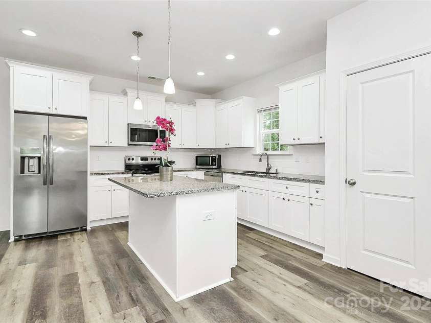 1218 Rosada Avenue, Charlotte, NC 28213.  MLS# CAR4260289, YatesRealty ID 20569. 