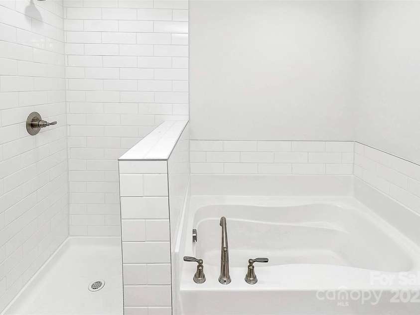 1218 Rosada Avenue, Charlotte, NC 28213.  MLS# CAR4260289, YatesRealty ID 20569. 