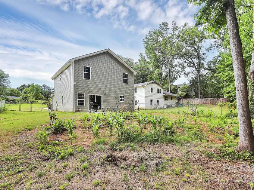 1218 Rosada Avenue, Charlotte, NC 28213.  MLS# CAR4260289, YatesRealty ID 20569. 