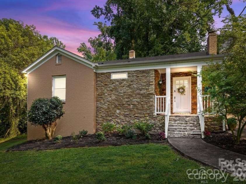 4010 Hiddenbrook Drive, Charlotte, NC 28205.  MLS# CAR4232290, YatesRealty ID 2057. 