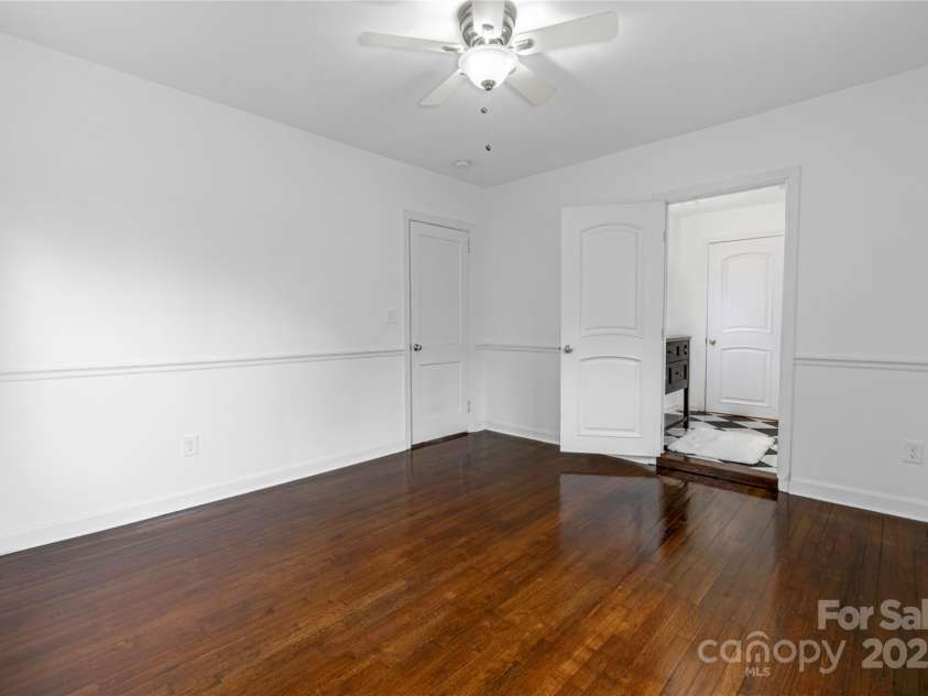 4010 Hiddenbrook Drive, Charlotte, NC 28205.  MLS# CAR4232290, YatesRealty ID 2057. 