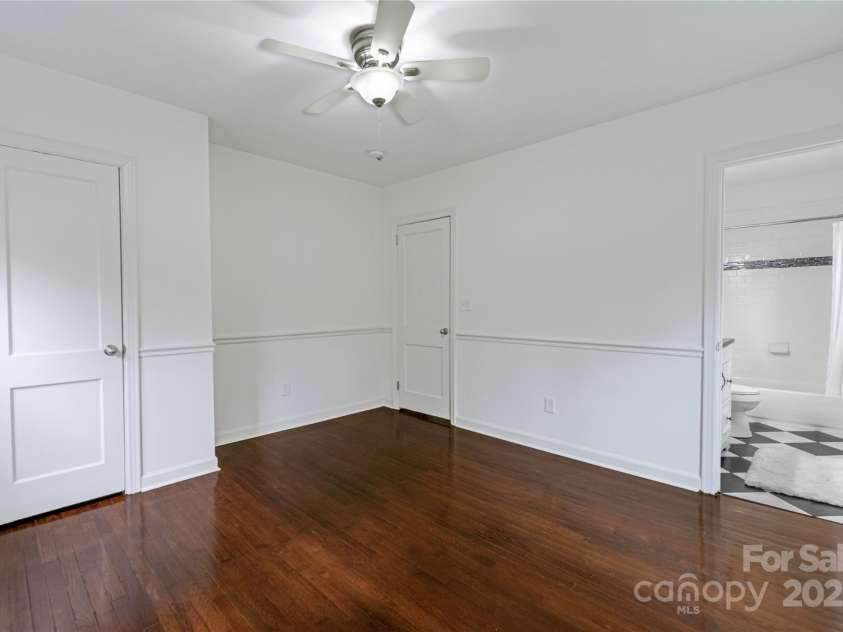 4010 Hiddenbrook Drive, Charlotte, NC 28205.  MLS# CAR4232290, YatesRealty ID 2057. 