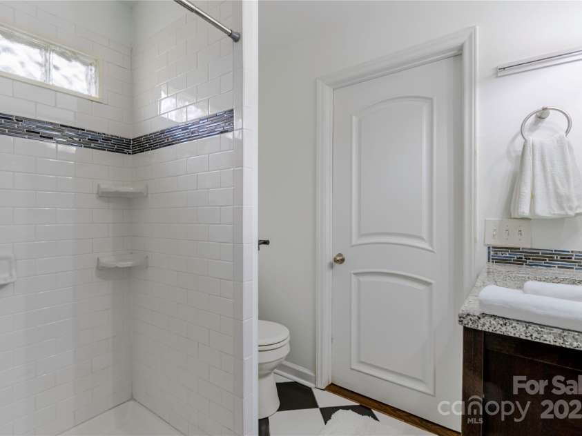 4010 Hiddenbrook Drive, Charlotte, NC 28205.  MLS# CAR4232290, YatesRealty ID 2057. 