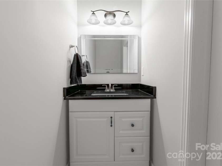 4010 Hiddenbrook Drive, Charlotte, NC 28205.  MLS# CAR4232290, YatesRealty ID 2057. 