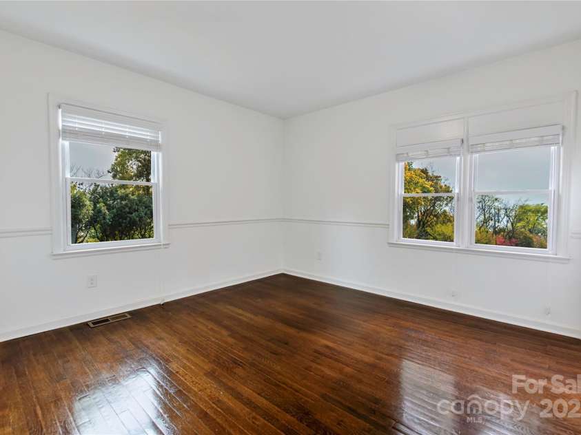 4010 Hiddenbrook Drive, Charlotte, NC 28205.  MLS# CAR4232290, YatesRealty ID 2057. 