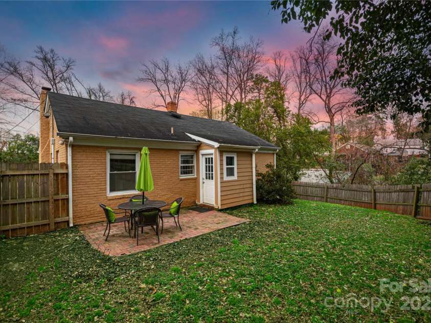 4010 Hiddenbrook Drive, Charlotte, NC 28205.  MLS# CAR4232290, YatesRealty ID 2057. 