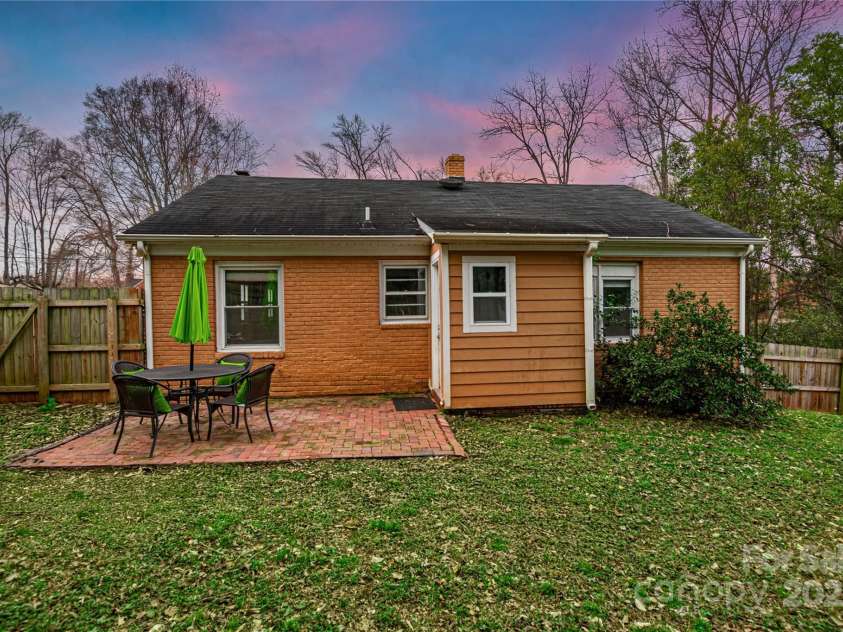 4010 Hiddenbrook Drive, Charlotte, NC 28205.  MLS# CAR4232290, YatesRealty ID 2057. 