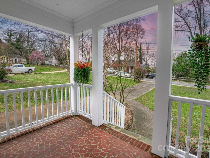 4010 Hiddenbrook Drive, Charlotte, NC 28205.  MLS# CAR4232290, YatesRealty ID 2057. 