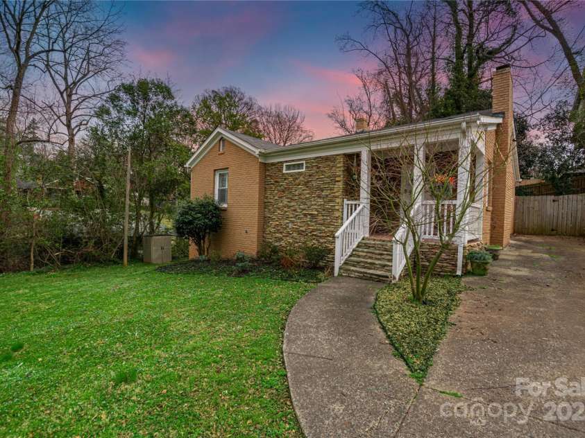 4010 Hiddenbrook Drive, Charlotte, NC 28205.  MLS# CAR4232290, YatesRealty ID 2057. 