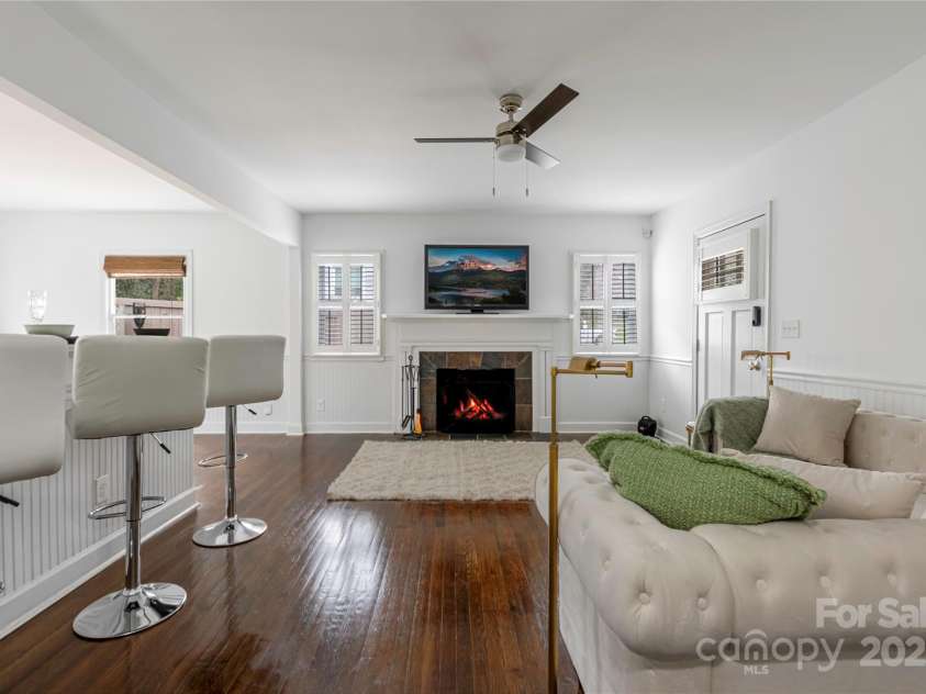 4010 Hiddenbrook Drive, Charlotte, NC 28205.  MLS# CAR4232290, YatesRealty ID 2057. 