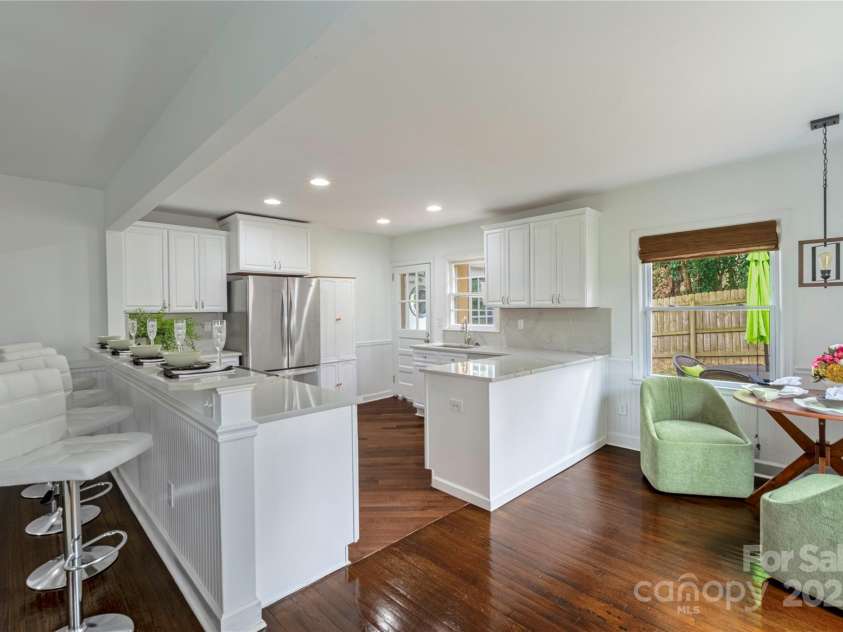 4010 Hiddenbrook Drive, Charlotte, NC 28205.  MLS# CAR4232290, YatesRealty ID 2057. 