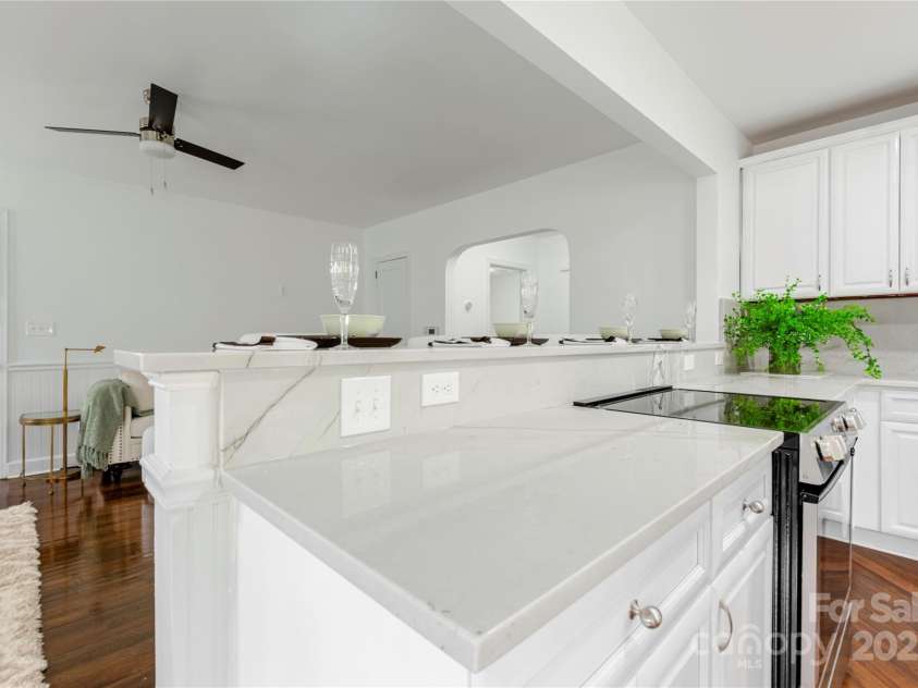 4010 Hiddenbrook Drive, Charlotte, NC 28205.  MLS# CAR4232290, YatesRealty ID 2057. 